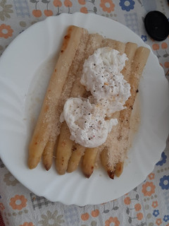 A picture of Asparagi bianchi alla Bismark...con uova in camicia.