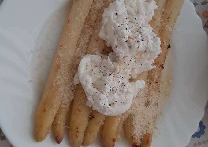 Ricetta Asparagi bianchi alla Bismarkcon uova in camicia di Rosa Aimé :  Apprendista Celiaca. - Cookpad