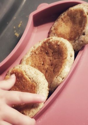 Una foto de 👶🏻 Tortitas integrales con bebida de avena (BLW)