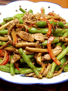 養生小炒-《豉香茶樹菇豆角炒肉絲》 的食譜成品照片
