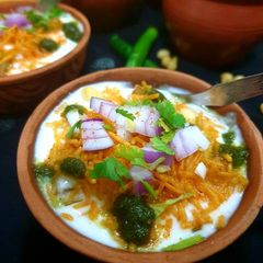 A picture of Kulhard aloo chaat.