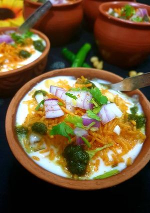 A picture of Kulhard aloo chaat.