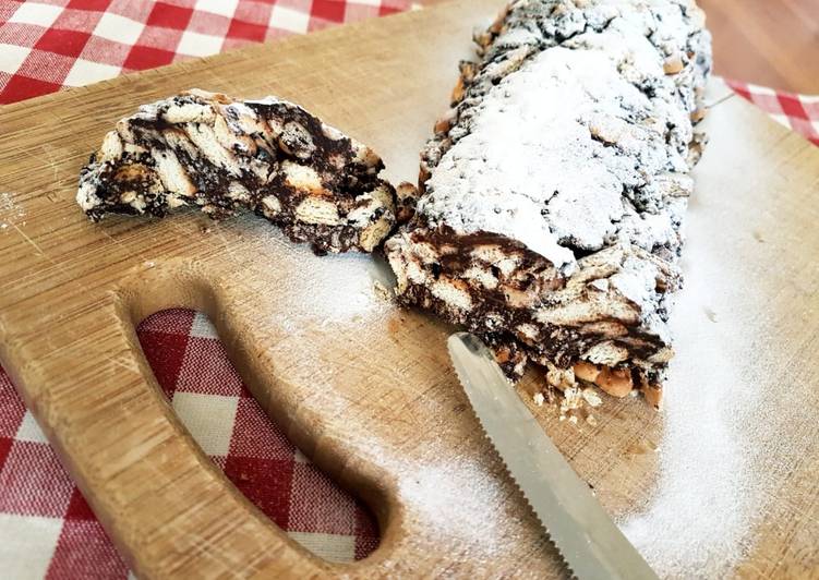 Salame di cioccolato senza burro e uova