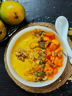 સમર મેંગો સ્મૂધી (Summer Mango Smoothie Recipe In Gujarati) રેસીપી મુખ્ય ફોટો