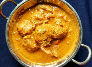A picture of Paruppu Urundai Kulzhambu/ Dal kofta curry.