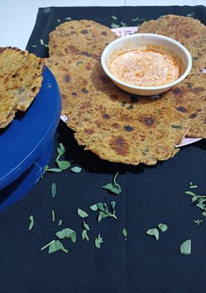મસાલા બિસ્કીટ ભાખરી (Masala Biscuit Bhakhri Recipe In Gujarati) રેસીપી મુખ્ય ફોટો