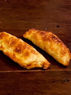 Una foto de Empanadas de manzana acaramelada