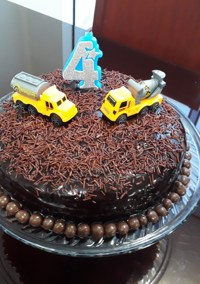 Una foto de Torta de vainilla con baño de chocolate