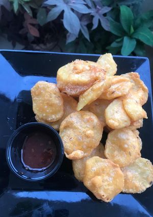 A picture of Aalu ke pakoray.