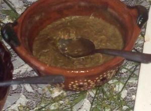 Una foto de Mole de rancho con pollo deshebrado