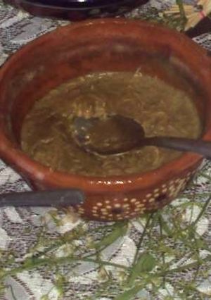 Una foto de Mole de rancho con pollo deshebrado