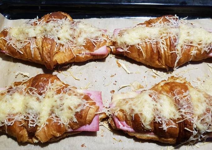 Croissant au jambon