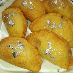A picture of No Maida... Suji Gujiya.