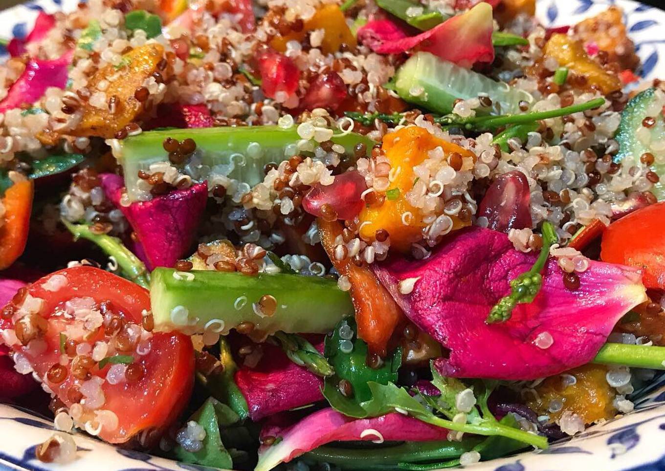 Ensalada de quinoa y rosas