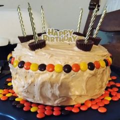 A picture of Reese's Lovers Cake.
