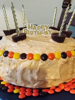 A picture of Reese's Lovers Cake.