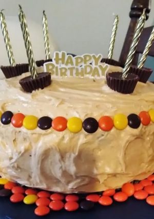 A picture of Reese's Lovers Cake.