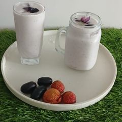 A picture of Lychee with Jamun Smoothie.