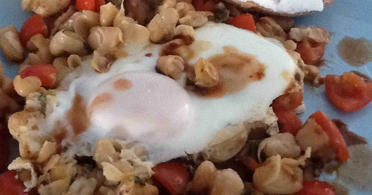 Popped breakfast beans w tomatoes and egg Recipe by simon Cookpad