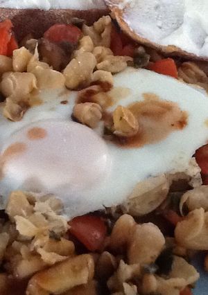 A picture of Popped breakfast beans w tomatoes and egg.