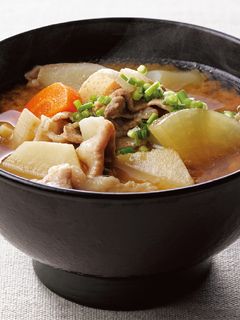 東販小食堂：基礎和食 豬肉蔬菜味噌湯 的食譜成品照片