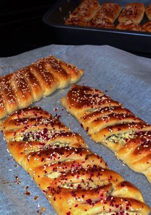 صورة لوصفة فطاير حشوة التونا والذرة🥖🍲