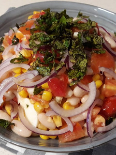 Una foto de Ensalada de judías blancas