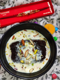 A picture of Choco Brownie with Rabdi.