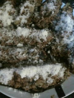 Una foto de Berenjenas rellenas de carne a la pimienta