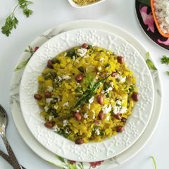 A picture of Kaande Matar Pohe (Savory Flattened Rice With Green Peas).