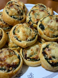 Una foto de Rollos de espinacas con queso
