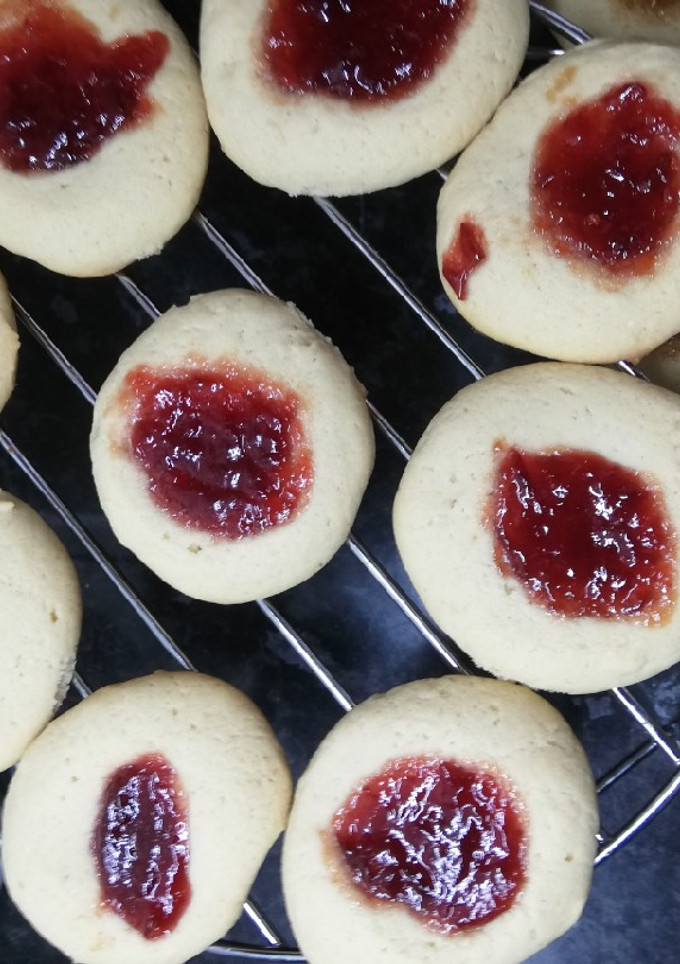 Una foto de Galletas de mantequilla con mermelada
