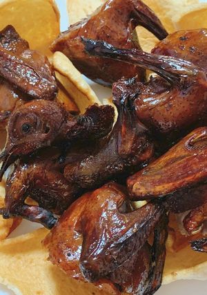 【影片】氣炸紅燒乳鴿【老娘的草根飯堂】 的食譜成品照片