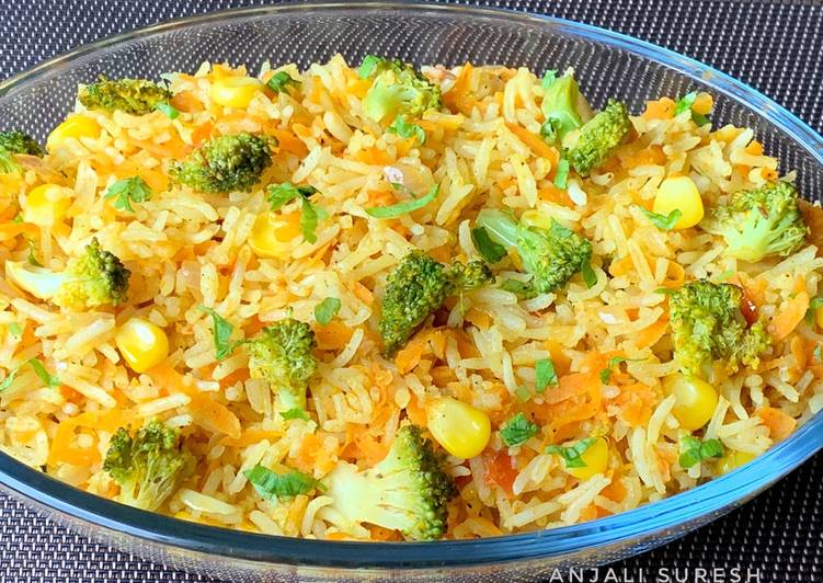 Step-by-Step Guide to Prepare Perfect Broccoli & Veg Fried Rice !!