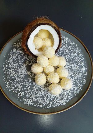 O poză a rețetei Bomboane Raffaello.