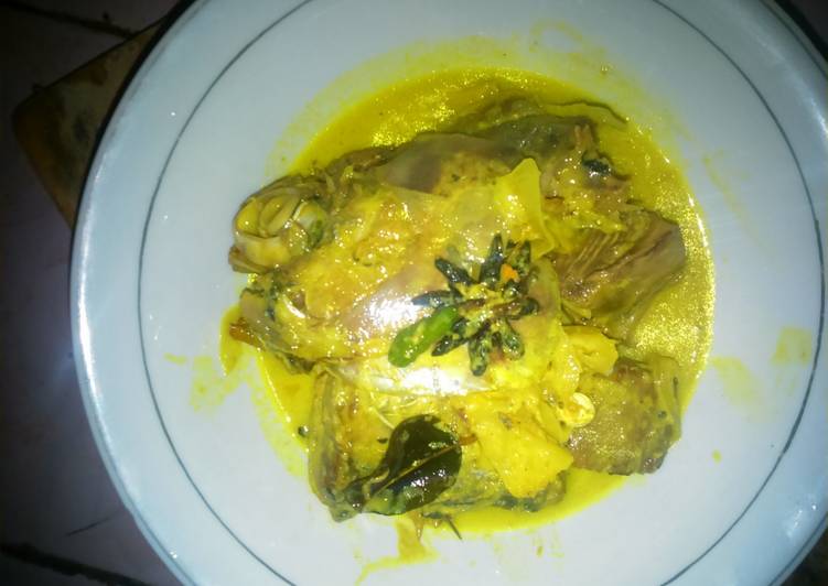 Resep Ikan tongkol kuah nenas#berburu celemek emas, Enak Banget