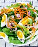 Salad ngũ sắc trộn dầu ôliu