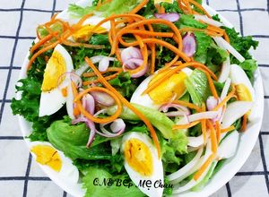 Hình của món Salad ngũ sắc trộn dầu ôliu.