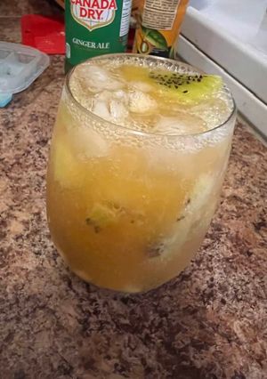 A picture of Kiwi mango spritzer.