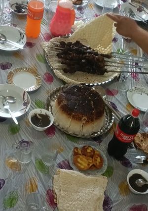 عکسی از دستور فسنجون همراه با کباب گوسفندی🐑