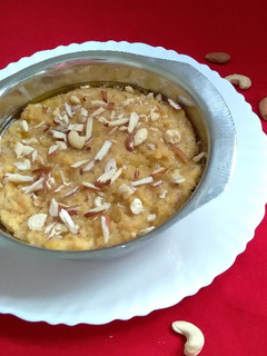 பாசிப்பருப்பு அல்வா (Paasiparuppu halwa recipe in tamil) செய்முறை முக்கிய புகைப்படம்