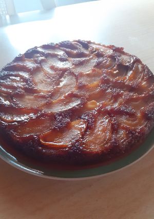 Una foto de Torta de manzanas invertida🍎 #Mercado