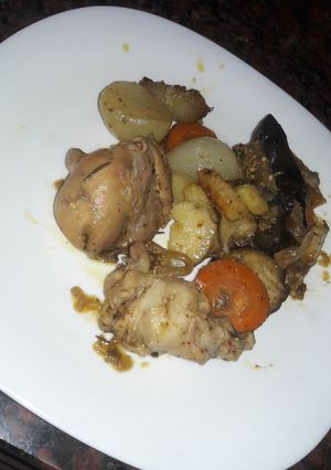Una foto de Pollo a la olla con vegetales
