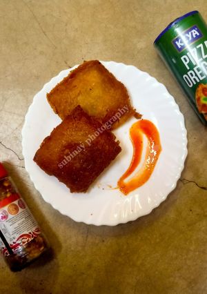 চীজি নুডলস ব্রেড পকেট (Cheesy noodles bread pocket recipe in Bengali) রেসিপির প্রধান ছবি