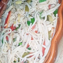 A picture of Chinese noodles.