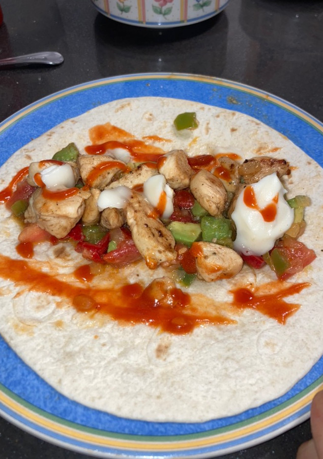 Una foto de Fajitas de verdura y pollo picante