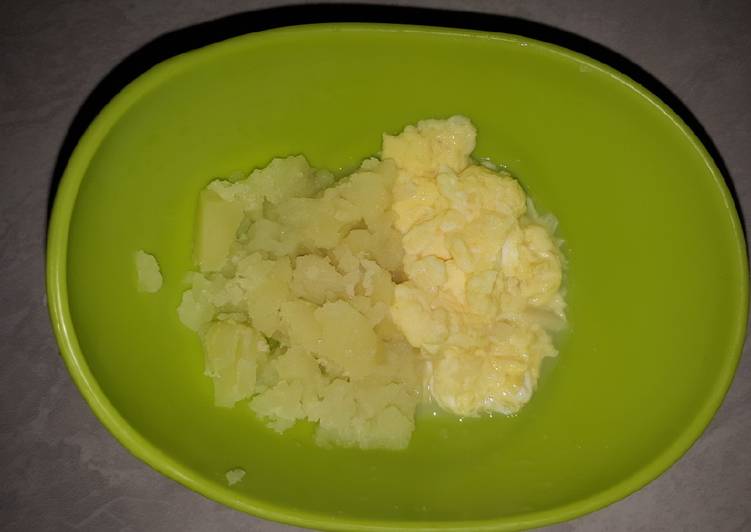 Kentang rebus kuah telur (mpasi 10 bulan)
