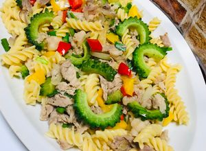 Una foto de Fusilli con Carne de Cerdo y Vegetales a Mi Estilo!