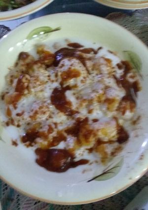 A picture of Khatay meethy dahi baray #iftar with huma.