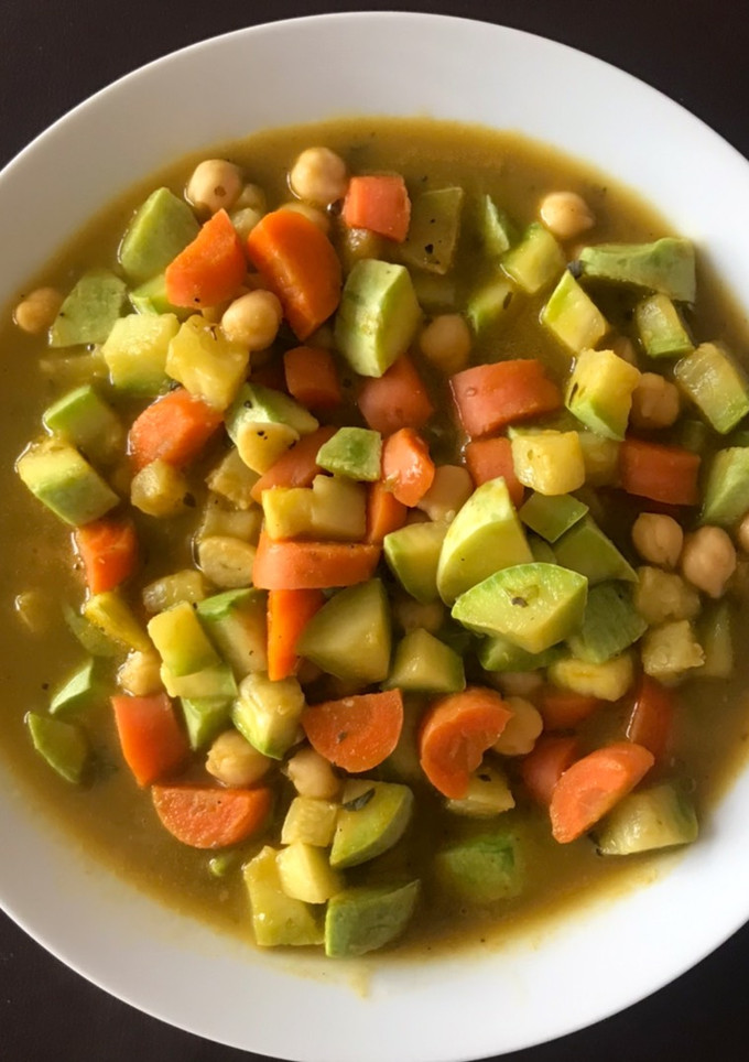 Una foto de Sopa de verduras y garbanzos exprés